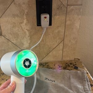 Zuvi Halo Hairdryer. Only used a handful of times Comes with diffuser attachment